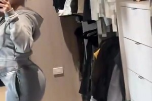 小情侣真会玩！莺歌与女友这自拍，看得人怪害羞的